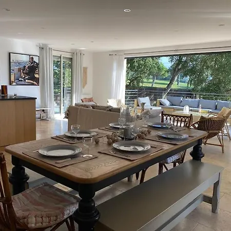 - Au Calme Sur Golf, Et Vue Sur Le Golfe De Saint-tropez Villa *