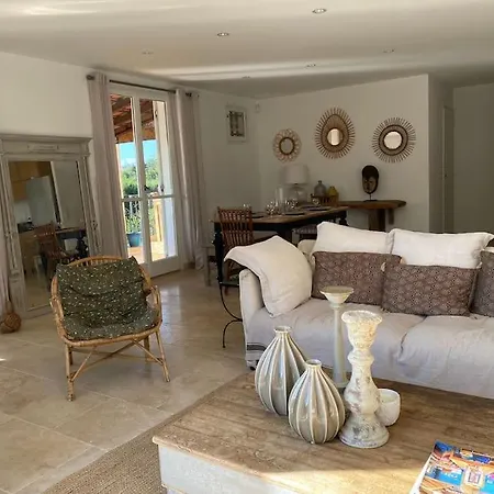 - Au Calme Sur Golf, Et Vue Sur Le Golfe De Saint-tropez Villa *